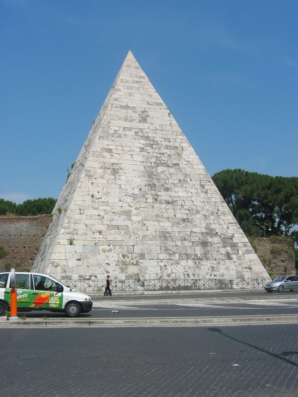 pyramide_cestius